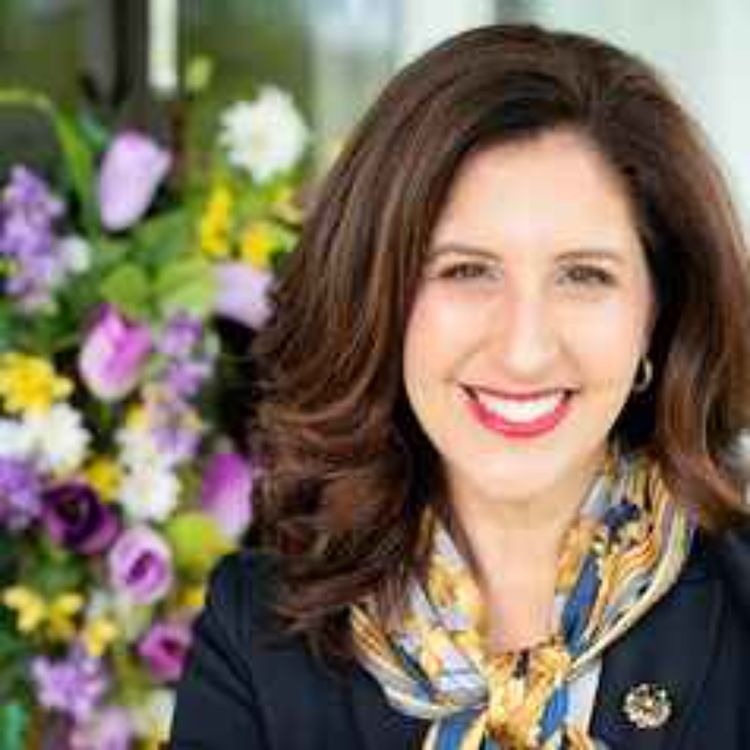 cover art for ML325: Dr. Lisa DeFrank-Cole (Leadership Coach & Author)