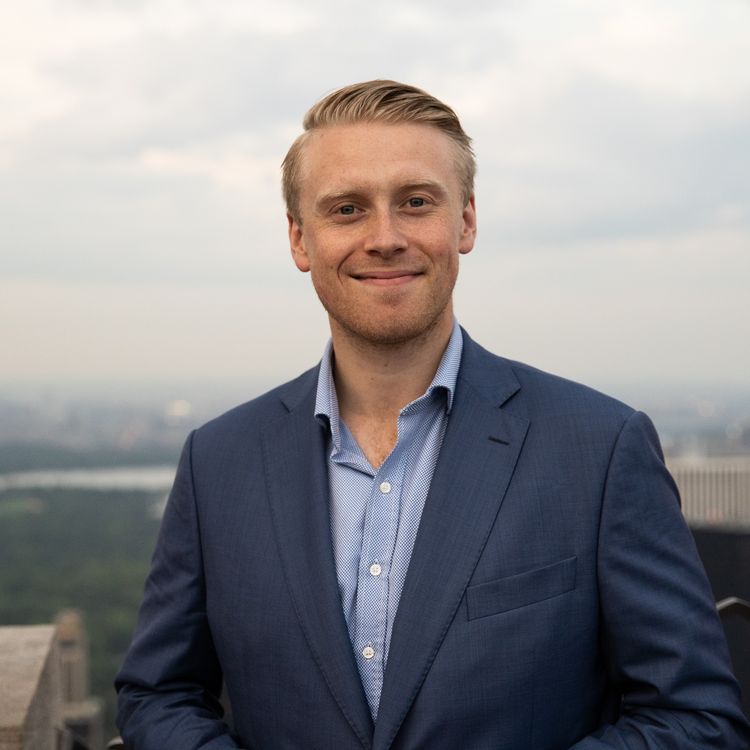 cover art for Adrian Søbyskogen (26): Slik gikk jeg fra 0 til 10 millioner i omsetning på ett år,  i et allerede fullt marked