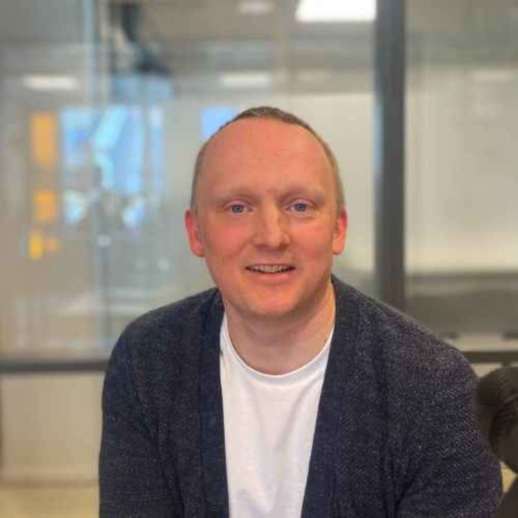 cover art for Bendik Gill Bakken:  0 til 63.000 kunder og  175 millioner omsetning med Fiken. (REPRISE)