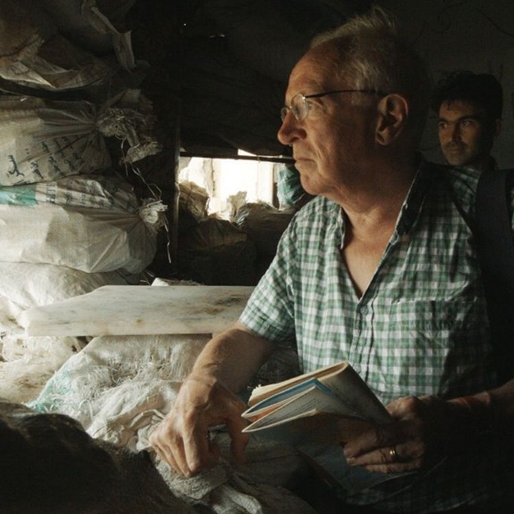 cover art for Episode 477 - Robert Fisk and Yung Chang