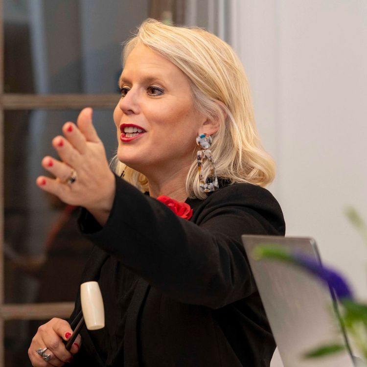 cover art for #88 - COMMISSAIRE-PRISEUR : Elsa JOLY-MALHOMME - L'objectivité et l'empathie