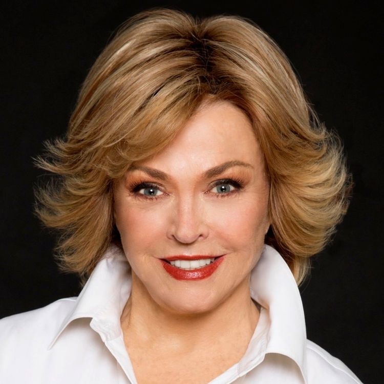 cover art for Pat Mitchell: Becoming a Dangerous Woman