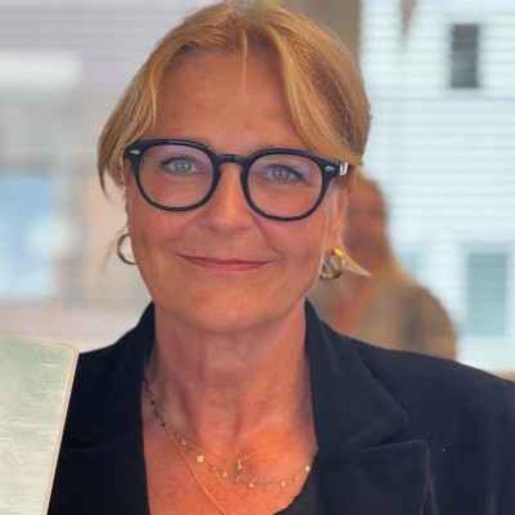cover art for Tora Melbye om utvikling og markedsføring i bank