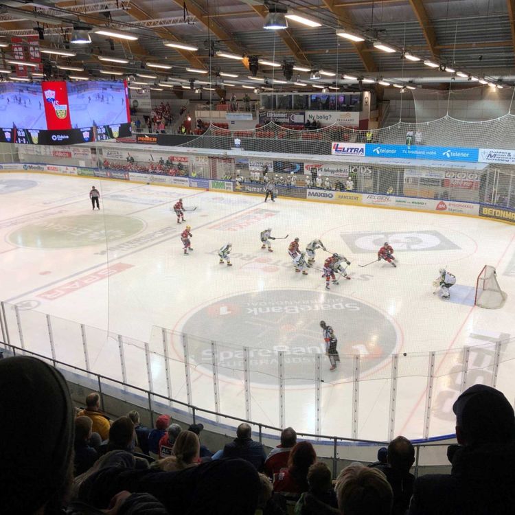 cover art for Hvem bygger byen? Episode 8: Håkon Boye Bergum og Hans Kristian Valset, hockeysupportere