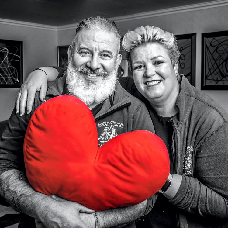 cover art for Hun var forlovet med Stefan, men kysset Trygve. Eller?