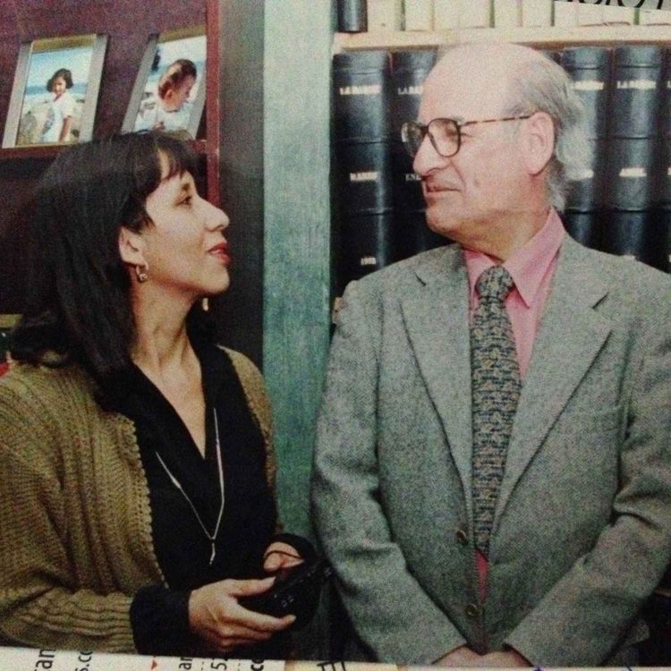 cover art for RECORRER LOS 25 AÑOS DE FERIA, amantes de la feria del libro en Radio París La Paz