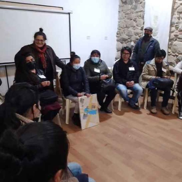 cover art for DIALOGAR SOBRE LA LEY DE CULTURAS EN LA PAZ, varios gestores de espacios culturales en Radio París Las Paz. 