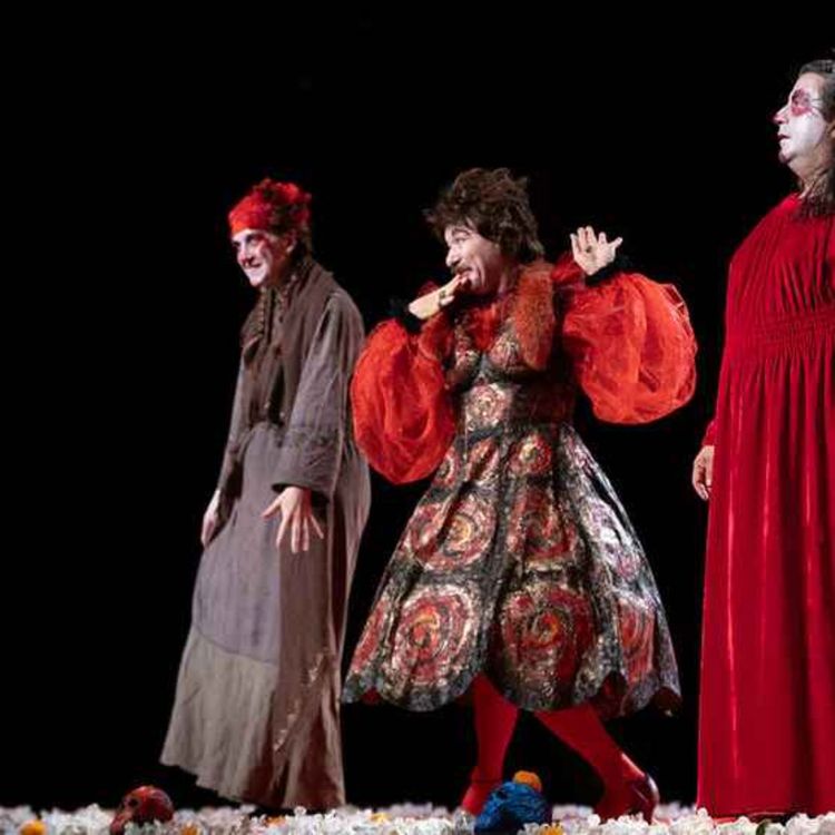 cover art for LAS CRIADAS, Marcos Malavia, Amélie Dumetz y Victor Quezada-Perez en Radio París La Paz