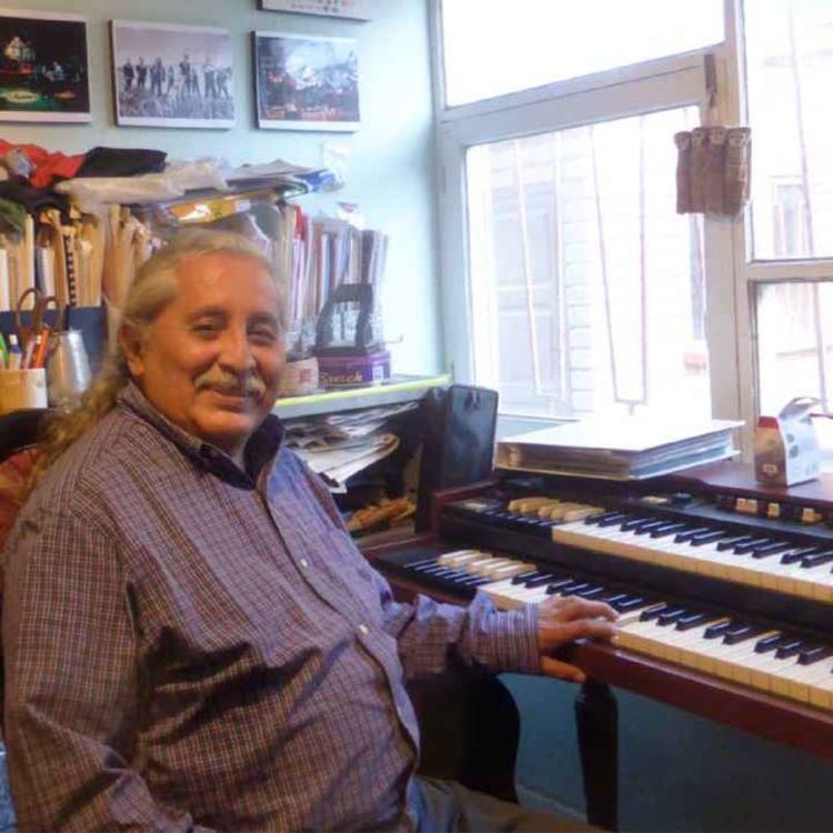 cover art for URIAH HEEP SEGÚN NICOLÁS SUÁREZ, una entrevista para Radio París La Paz