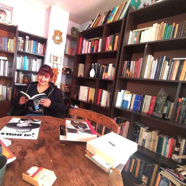 cover art for LA BIBLIOTECA DE LILIANA CARRILLO, una visita de Radio París La Paz