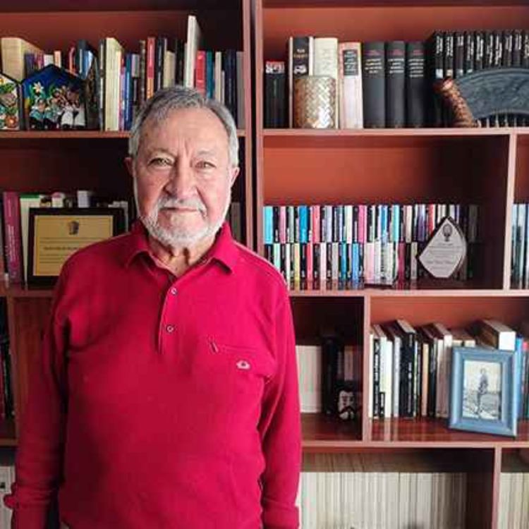 cover art for LA BIBLIOTECA DE JUAN CARLOS SALAZAR, una visita de Radio París La Paz