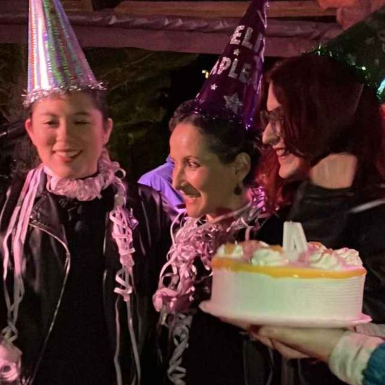 cover art for CUATRO AÑOS DE PARMIL, Gabriela Claros, Micaela Rosado y Sofia Carriquiriborde en Radio París La Paz