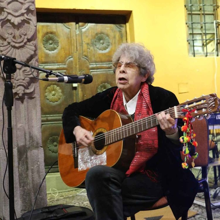 cover art for MATILDE CASAZOLA, SU BIOGRAFÍA Y UN NUEVO DISCO, Matilde Casazola en Radio París La Paz