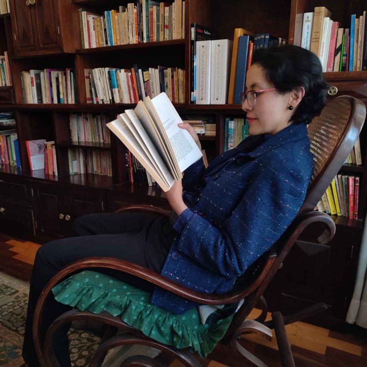 cover art for LA BIBLIOTECA DE ISADORIAN, Carolina Hoz de Vila en Radio París La Paz