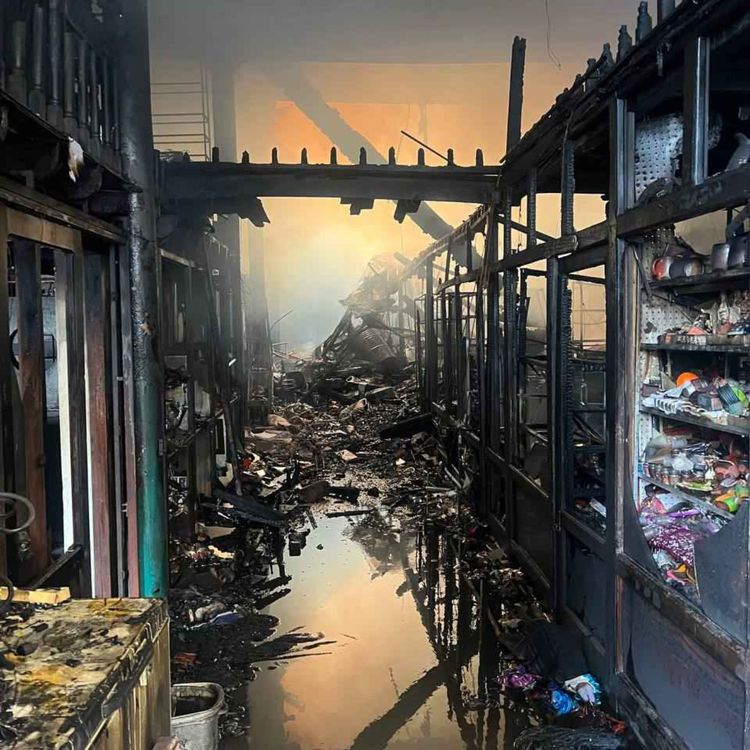 cover art for SAGÁRNAGA: UNA CALLE QUE ARDE Y RESISTE, Aída Rada y otros en Radio París La Paz