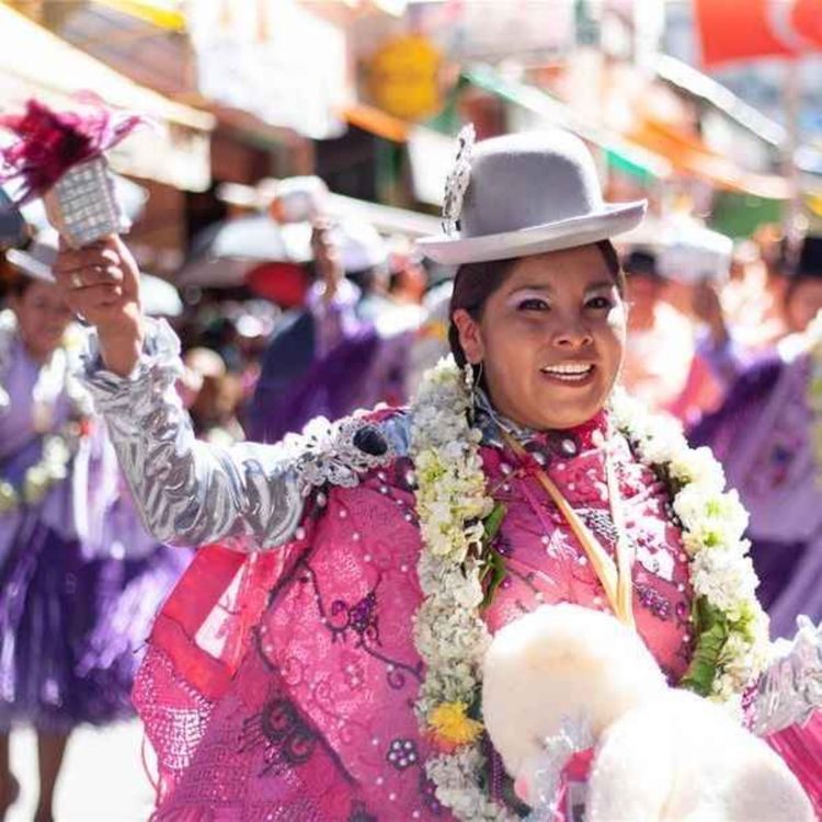 cover art for EVALUANDO LA MOVIDA CULTURAL EN LA PAZ, Isabel Navia en Radio París La Paz