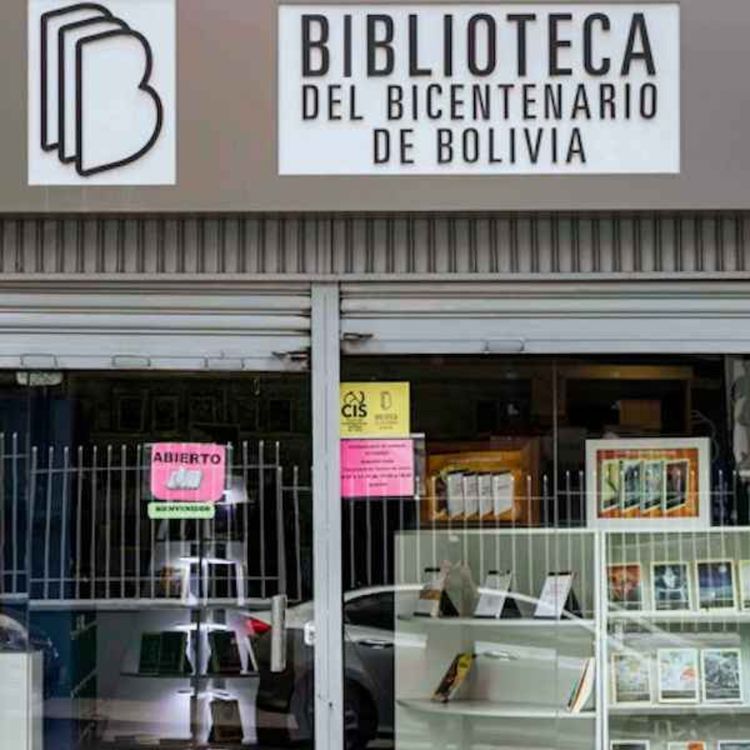 cover art for PENSANDO EN LA BIBLIOTECA DEL BICENTENARIO DE BOLIVIA, Martín Zelaya en Radio París La Paz