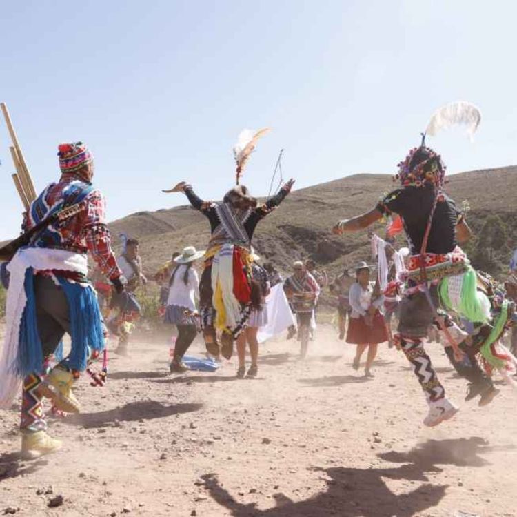 cover art for MACHA, EL ENCUENTRO QUE SIGUE LATIENDO, Jacinto Flores, Andrés Zaratti y Tito Burgoa en Radio París La Paz