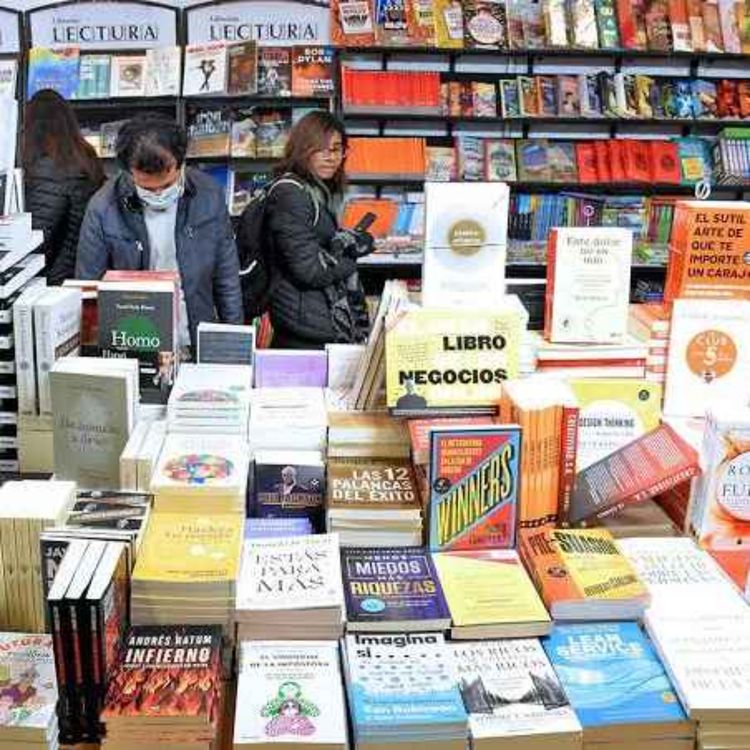 cover art for FALTA UN MES PARA LA FERIA INTERNACIONAL DEL LIBRO DE LA PAZ, Carlos Ostermann en Radio París La Paz