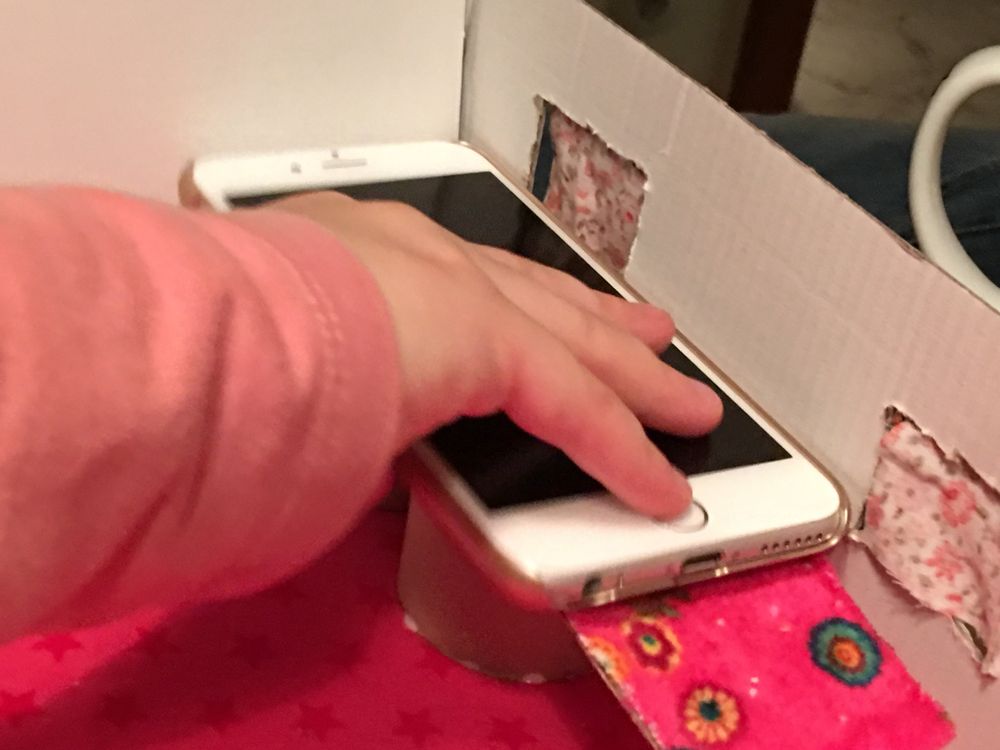 cover art for Hören: Smartphone im Handybett (Podcast Teil 1)