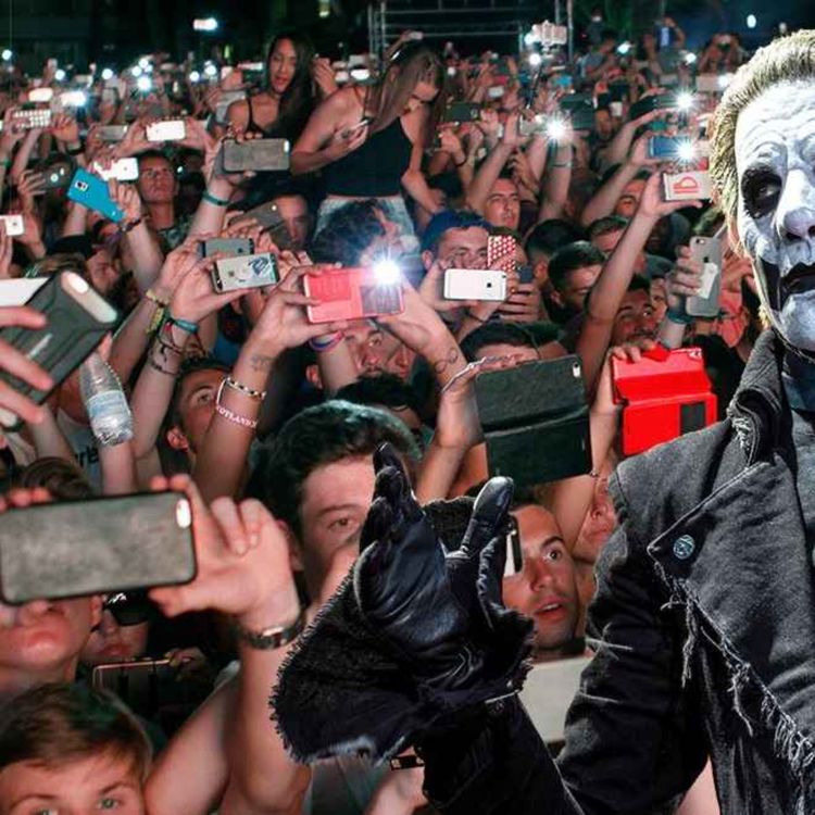 cover art for Is it really possible to ban phones at gigs?