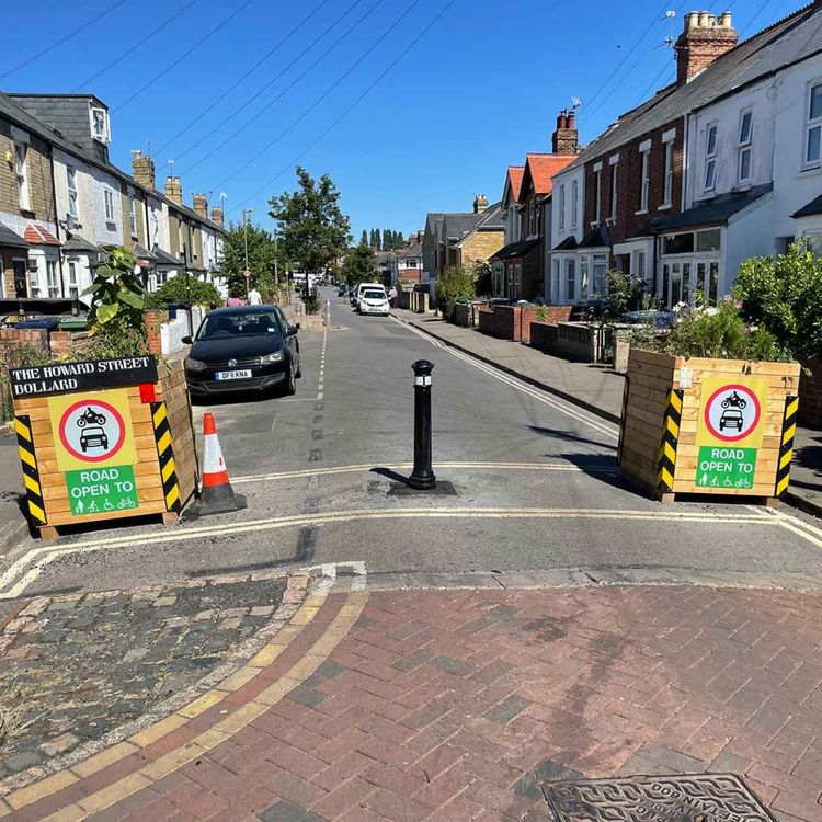 cover art for Why is Oxford so popular for cycling?