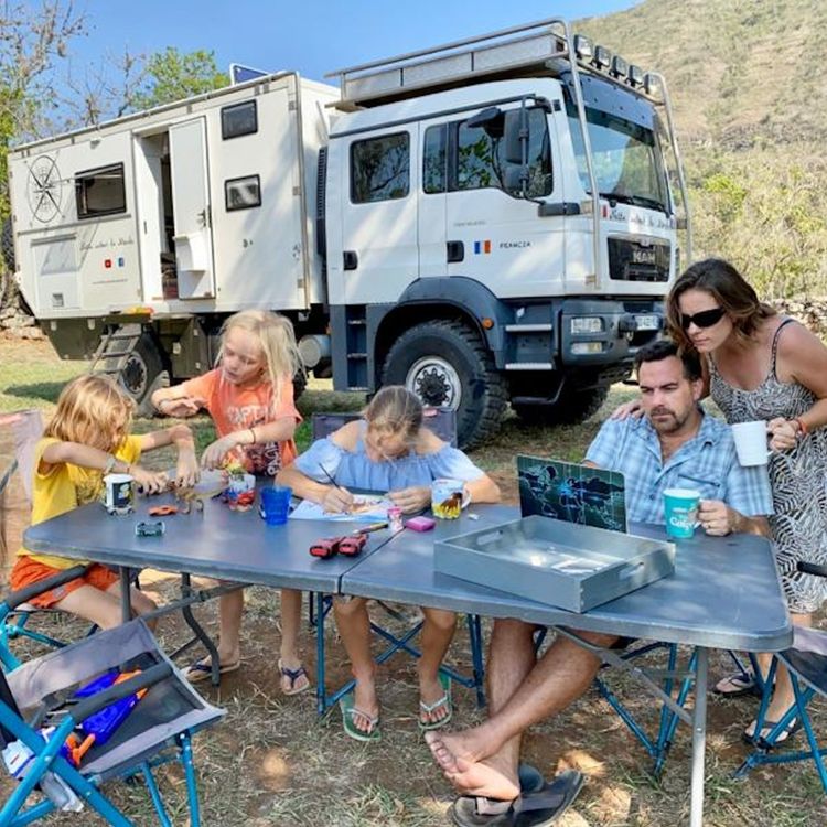 cover art for Nesta autour du monde