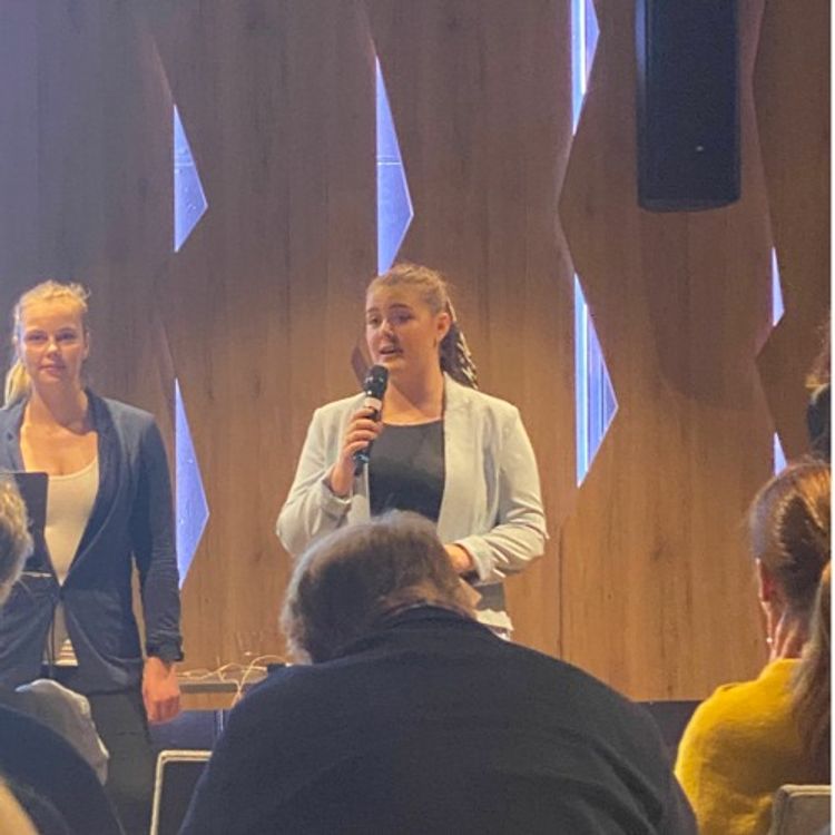 cover art for Studenter med klar melding til Bergen, Jenny J de Figueiredo, Helene M Røisland og Julie Bjørkheim