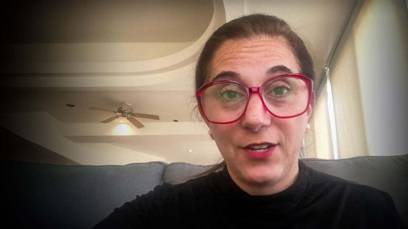 cover art for Crisis support for the world, one text away | Nancy Lublin