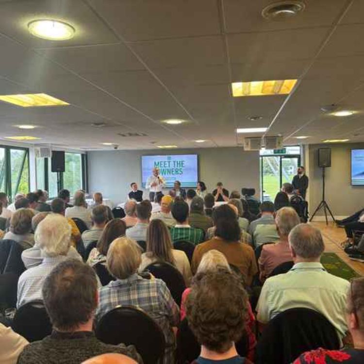 cover art for Gloverscast #423 - "He tore his hamstring because Ben made him do a park run"