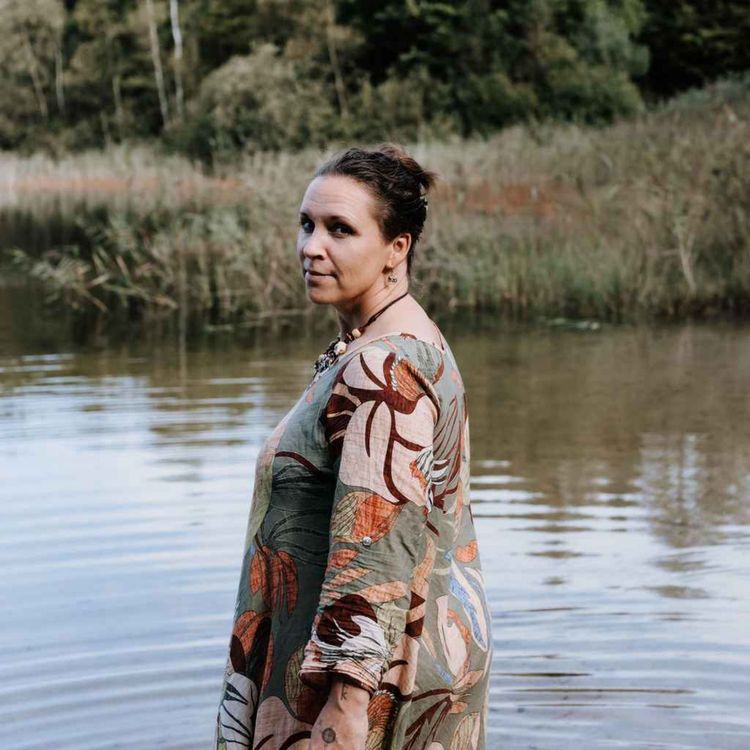 cover art for 115. Myndighedschikane og systematisk nedlukning af private hjemmefødselsjordemødre 1:2 -  Ann-Emilie Augustinus 