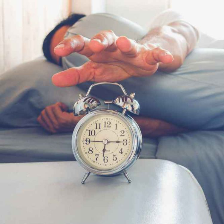 cover art for #165 - Acordar Cedo Realmente Faz Bem?