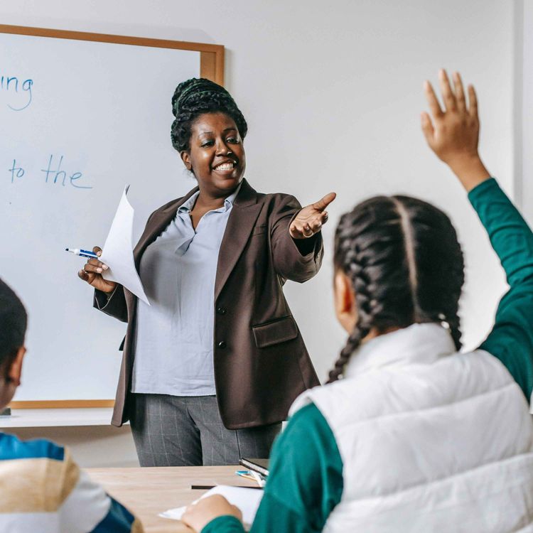 cover art for #351 - Perguntas inteligentes para praticar a fala