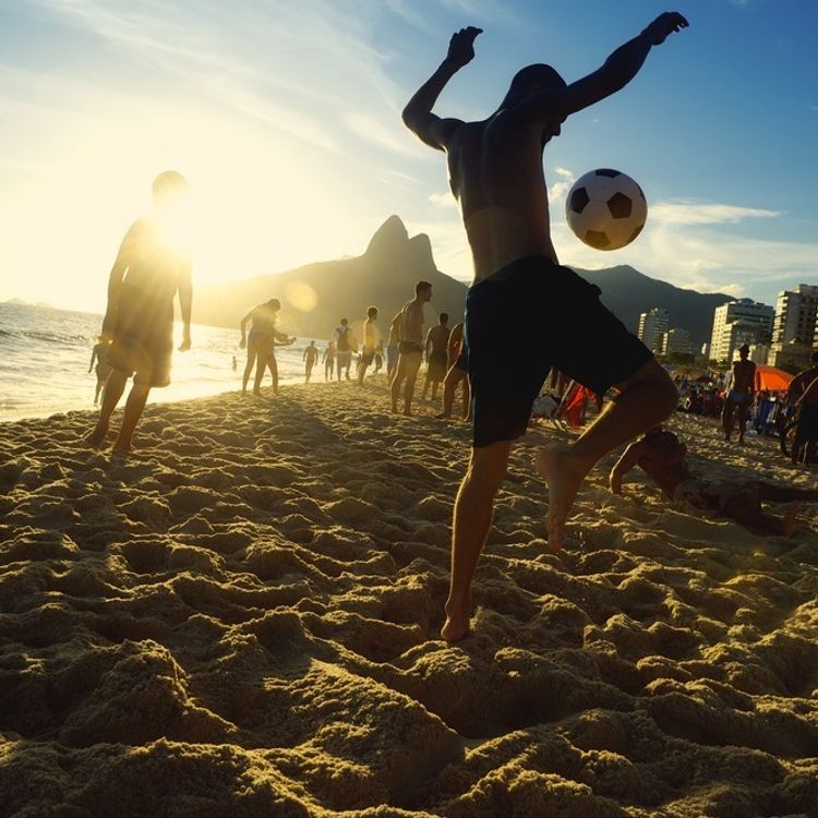 cover art for #40 - Por quê os brasileiros adoram futebol?