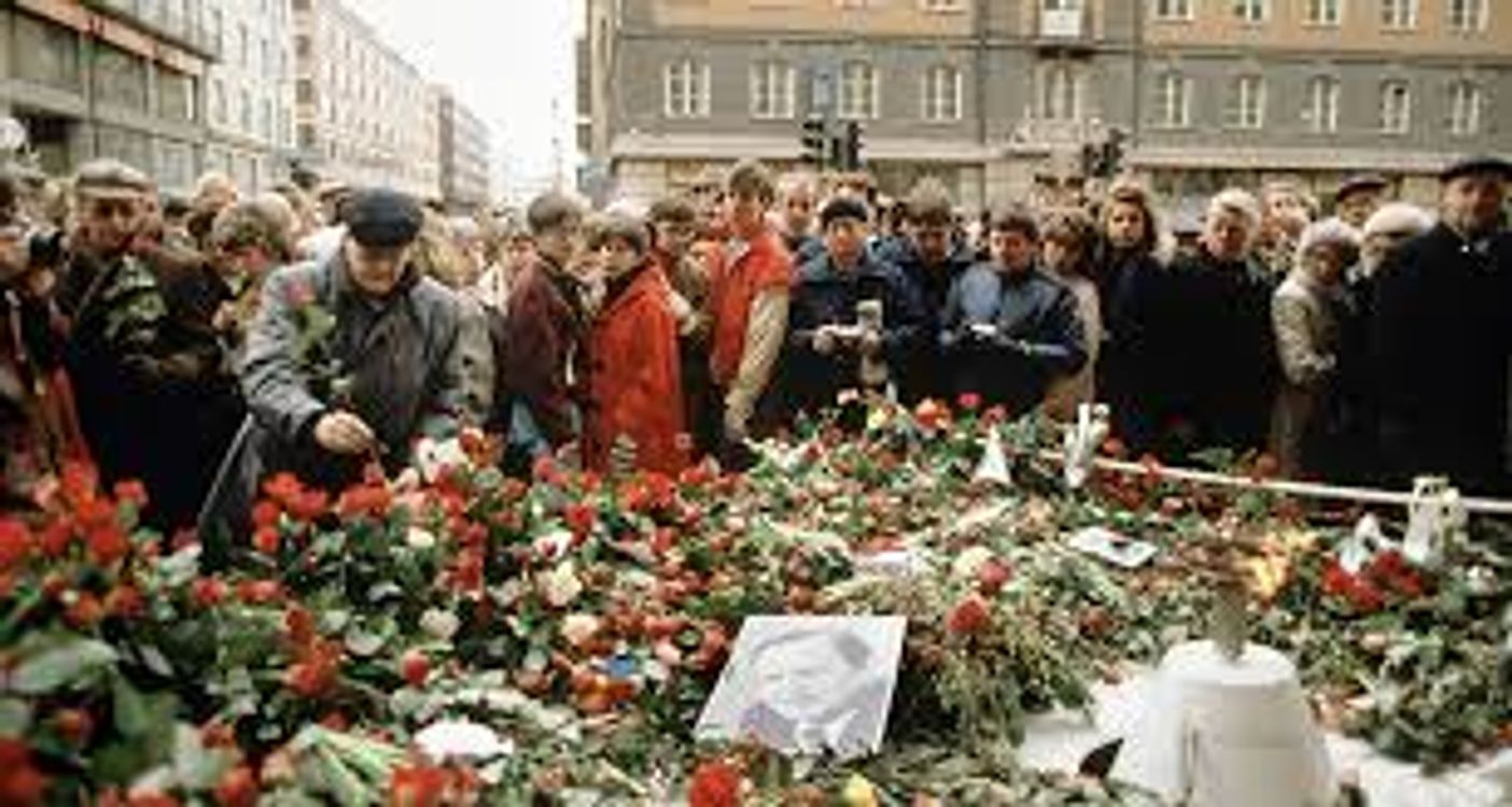 cover art for #111 Mordet på Olof Palme