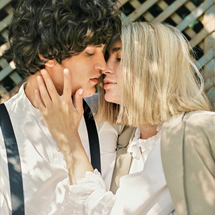 cover art for Si vous en avez marre du célibat , plongez vous dans ce podcast MAINTENANT !