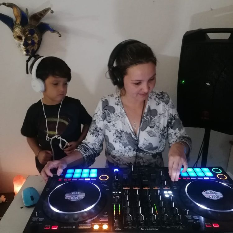 cover art for 3er EPISODIO!! PODCAST COLORETT !! ESPECIAL VACACIONES CON UN INVITADO INCREIBLE Y DJ HELO AZEVEDO.