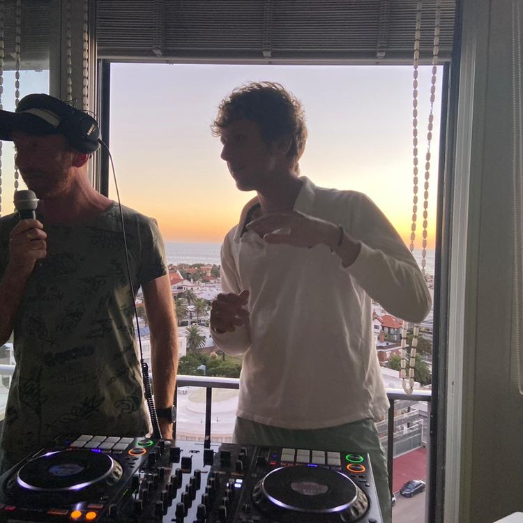 cover art for ESCUCHANOS CUANDO NOS PRECISES ! PRIMER EPISODIO COLORETT PODCAST CON UN INVITADO PINCHANDO MUY BUENA MUSICA !