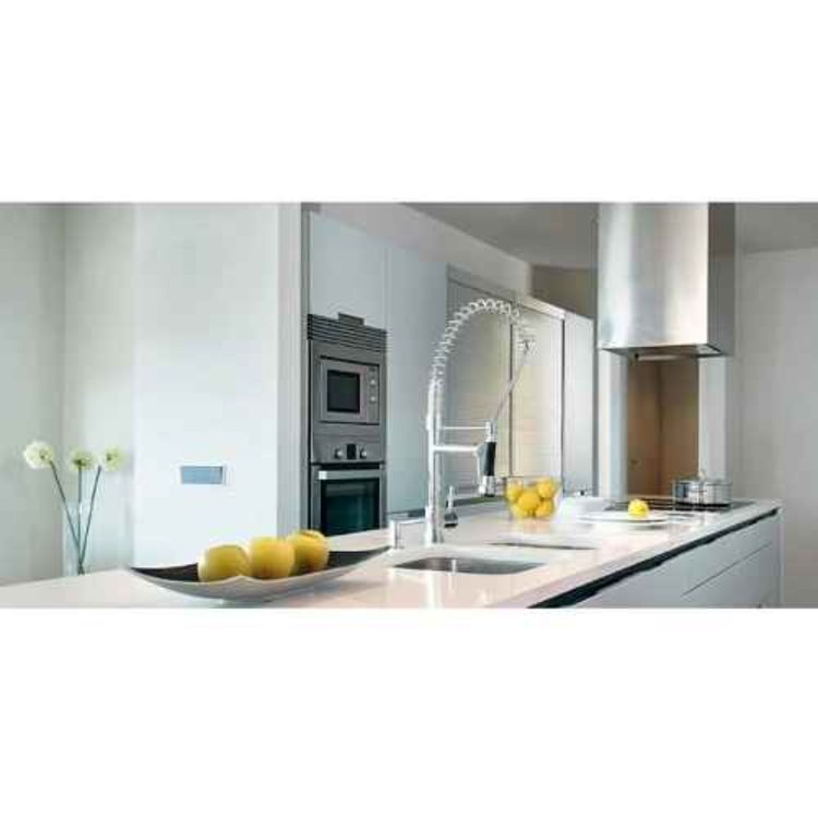 cover art for Arctic White – Utsolgt