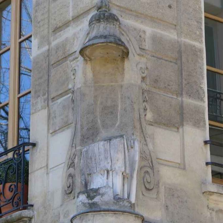 cover art for 22. The Headless Woman