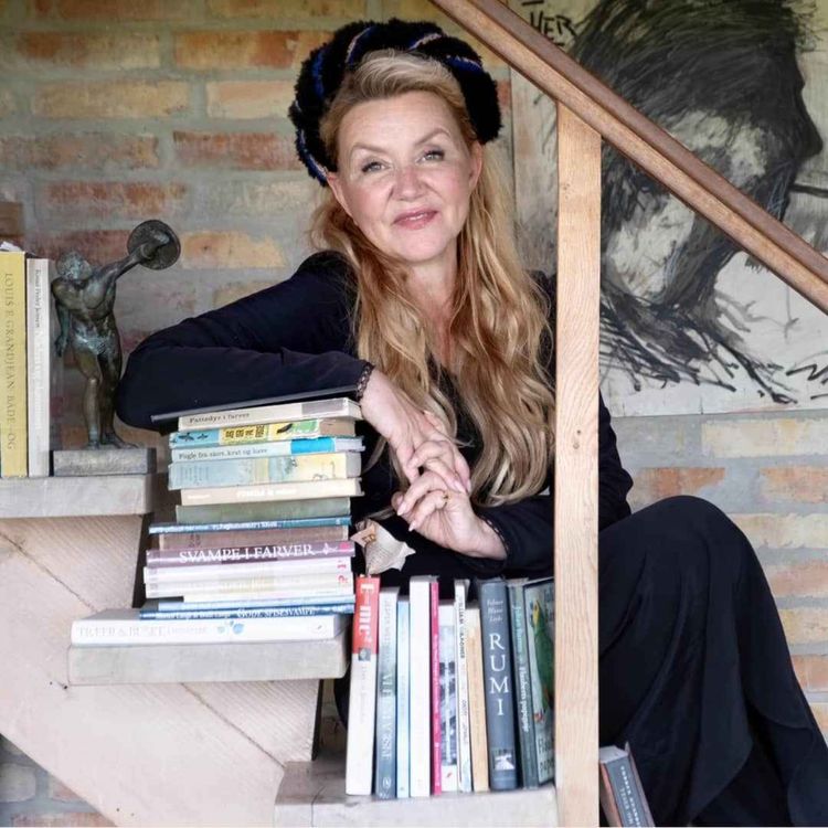 cover art for 223. Når andre oplever dig som fraværende, men du selv føler dig nærværende: Om nærvær, bevidsthed & harmoni med Pernille Aalund