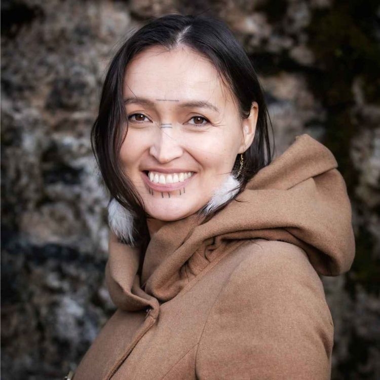 cover art for 229. Inuit shamanisme: Hvorfor verden vakler – og hvad din rolle er i det med Rakel Sanímuniaq