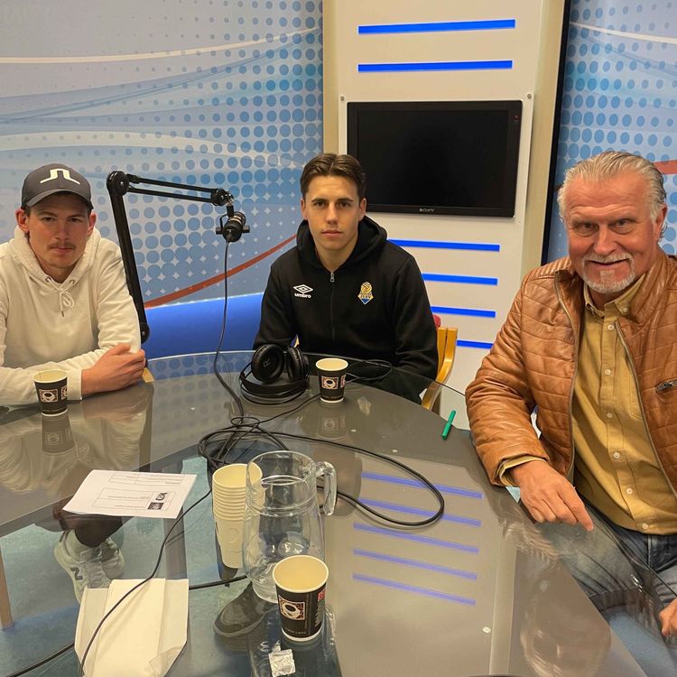 cover art for – Noen er glad i å gå på casino og dra på byen, mens andre drar til naborommet for å spille kort