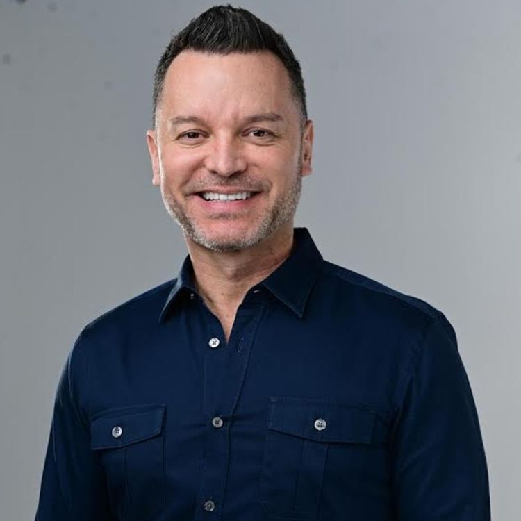 cover art for Invirtiendo en vidas: Cómo dejar de gastar más dinero del que produces.