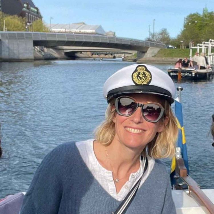 cover art for [BONUS] Direction la Suède pour les fire questions de Faustine