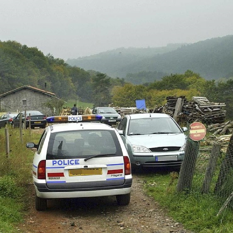 cover art for L'affaire Emelyne #1 | Disparition inquiétante à la Vogue des Noix