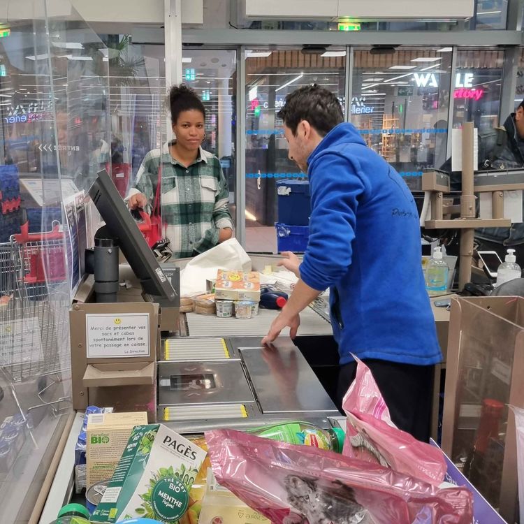 cover art for Courses alimentaires : « les petits plaisirs, je les ai déjà réduits »