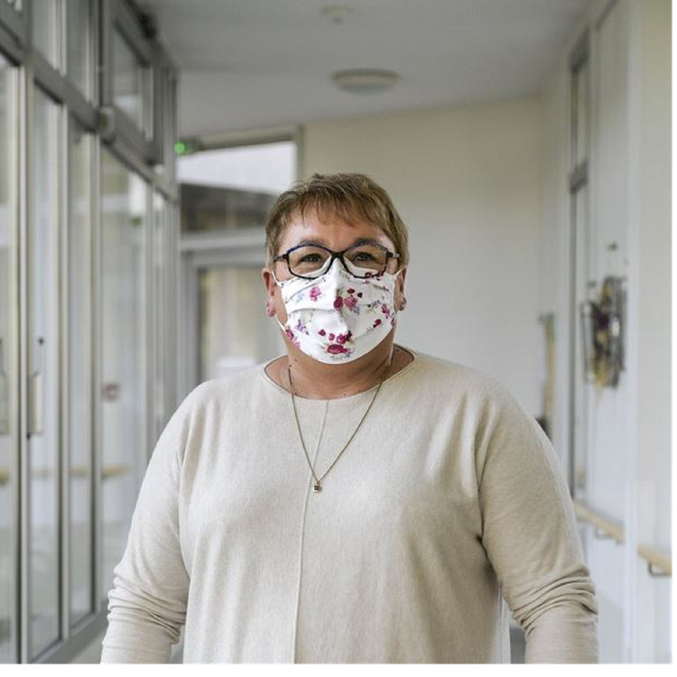 cover art for Covid-19 dans les Ehpad : une directrice du Rhône témoigne