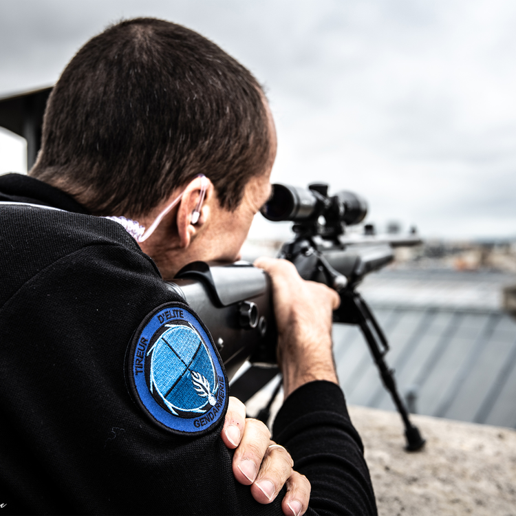 cover art for Tireur d'élite de la Garde républicaine : "on redoute le moment où on devra faire feu"