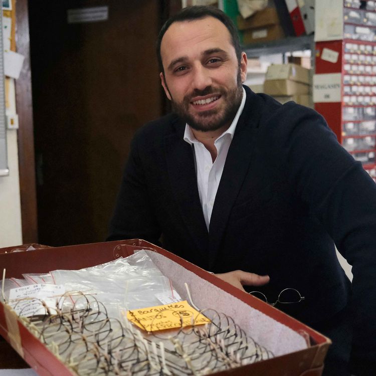 cover art for Harry Bessis, le lunetier qui veut rendre accessible le sur-mesure